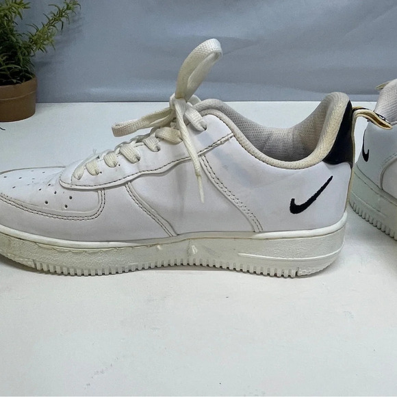 Nike Air Force 1 AJ7747-100 White/Black Size 38 Preowned - Picture 9 of 14